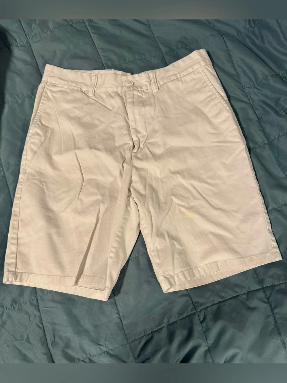 Old Navy Men's Cream Flat-Front Chino Shorts